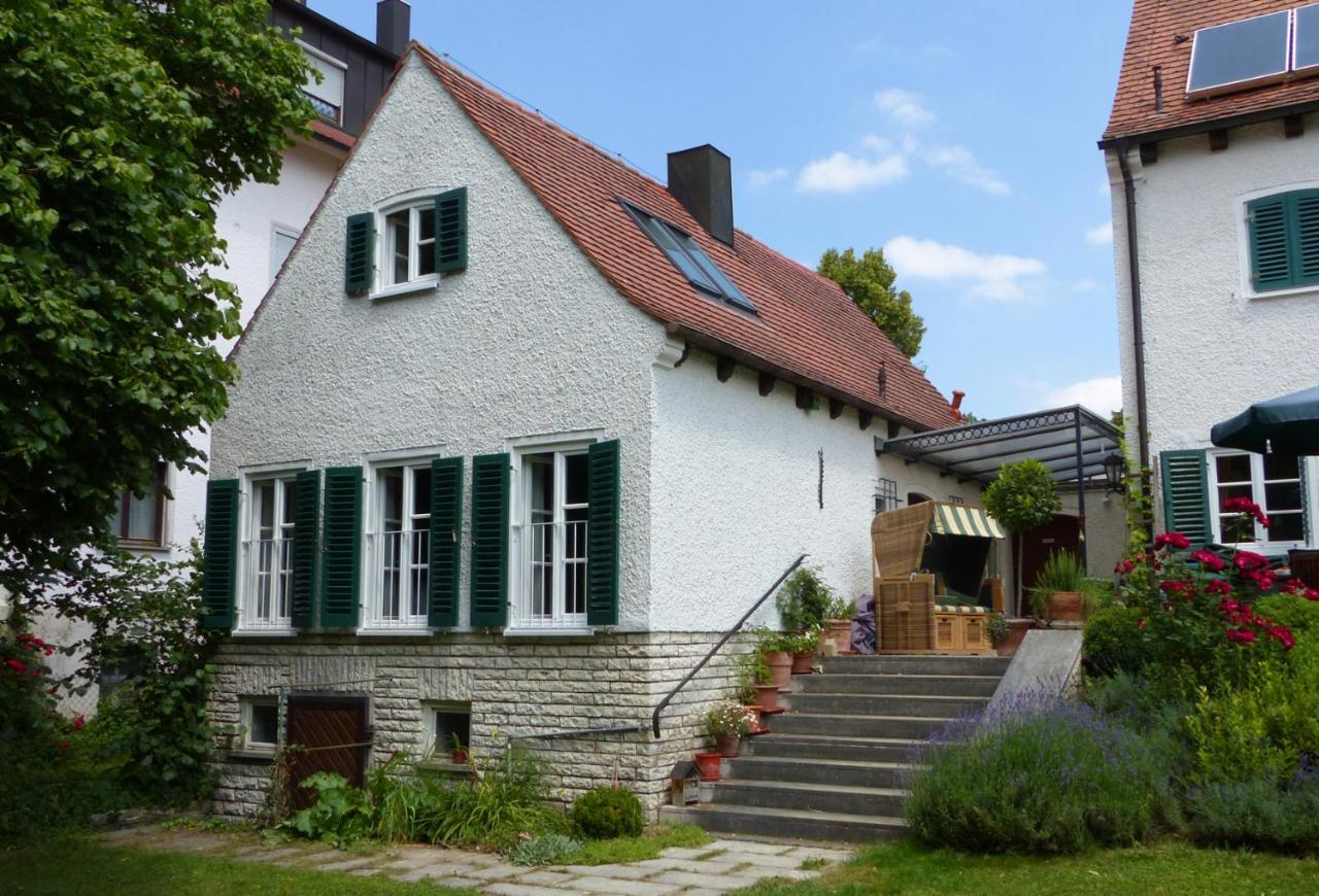 Bed And Breakfast Unter Den Linden Noerdlingen Exterior photo