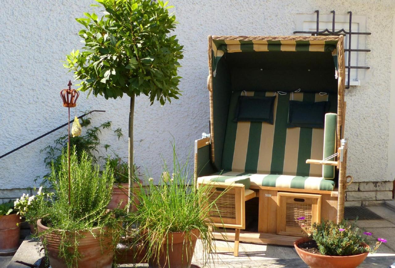 Bed And Breakfast Unter Den Linden Noerdlingen Exterior photo
