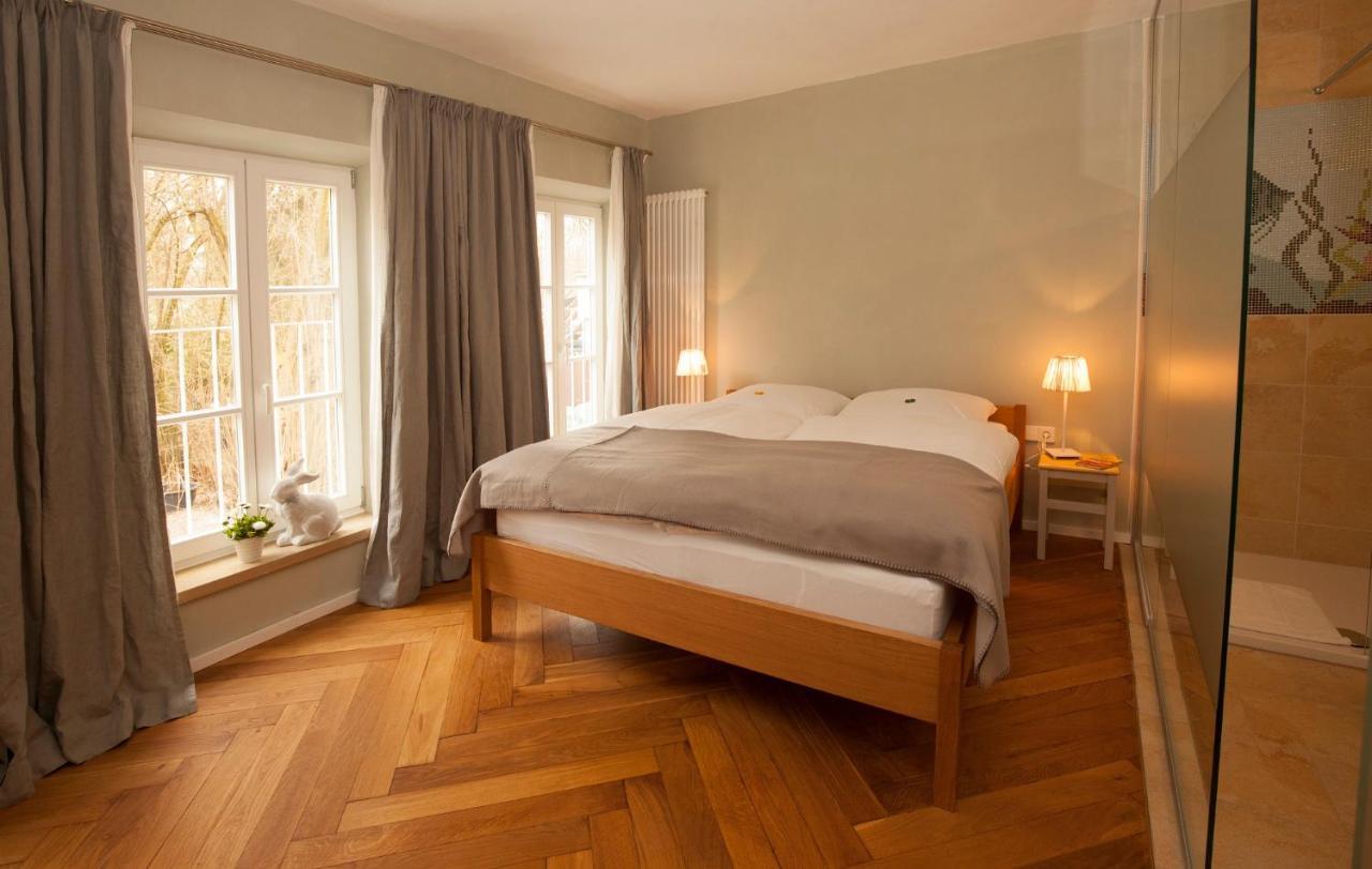 Bed And Breakfast Unter Den Linden Noerdlingen Exterior photo